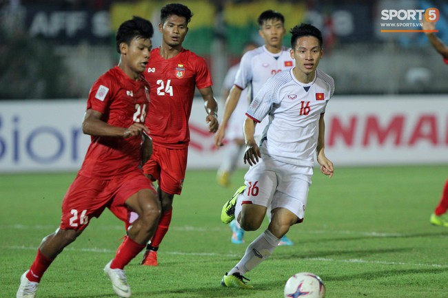 Info trọng tài cướp bàn thắng hợp lệ của Văn Toàn, khiến Việt Nam chia điểm đáng tiếc trước Myanmar ở AFF Cup 2018 - Ảnh 4.