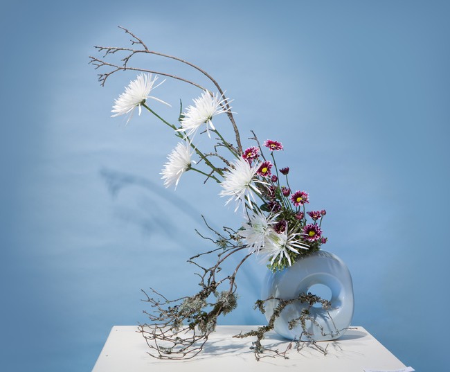 Ikebana - Nghệ thuật cắm hoa kết tinh từ triết lý sống của người dân đất nước Nhật Bản - Ảnh 1.