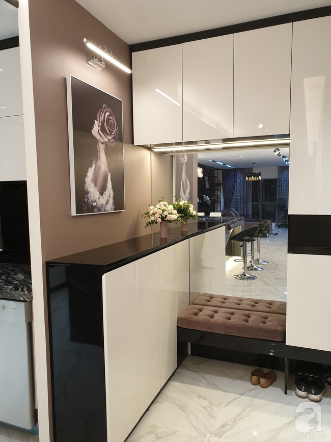 Căn hộ trên tầng 34 được đôi vợ chồng trẻ ở Hà Nội tự tay thiết kế và tâm huyết đến từng m²   - Ảnh 1.