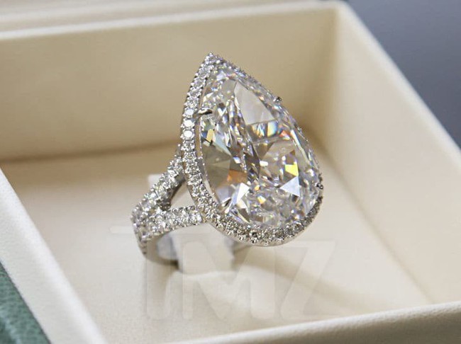 Hậu chia tay, Paris Hilton bị tình cũ đòi quà vì vẫn giữ chiếc nhẫn đính hôn trị giá 46 tỷ - Ảnh 2.