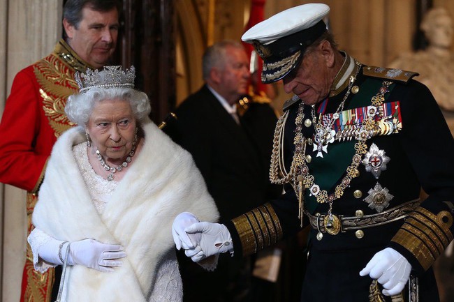 Không còn ngủ chung nhưng Nữ hoàng và Hoàng thân Philip vẫn duy trì nhưng cử chỉ tinh tế, bí quyết giữ lửa cuộc hôn nhân hạnh phúc 71 năm - Ảnh 5.