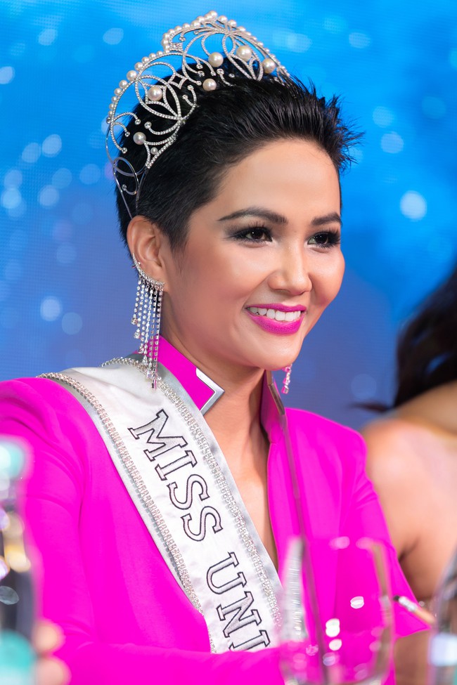 Hoa hậu HHen Niê mang chim lạc, trống đồng đến Miss Universe 2018: Trái tim tôi muốn nổ tung vì hạnh phúc! - Ảnh 2.