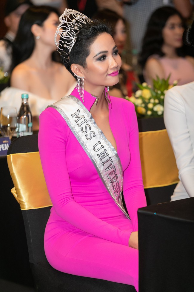 Hoa hậu HHen Niê mang chim lạc, trống đồng đến Miss Universe 2018: Trái tim tôi muốn nổ tung vì hạnh phúc! - Ảnh 1.