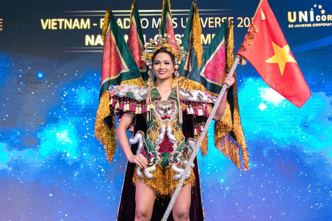Hoa hậu HHen Niê mang chim lạc, trống đồng đến Miss Universe 2018: Trái tim tôi muốn nổ tung vì hạnh phúc! - Ảnh 7.