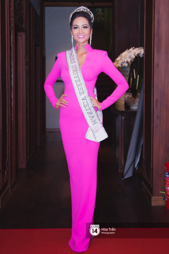 HHen Niê chính thức lựa chọn Bánh mì là trang phục dân tộc mang đến Miss Universe 2018 - Ảnh 7.