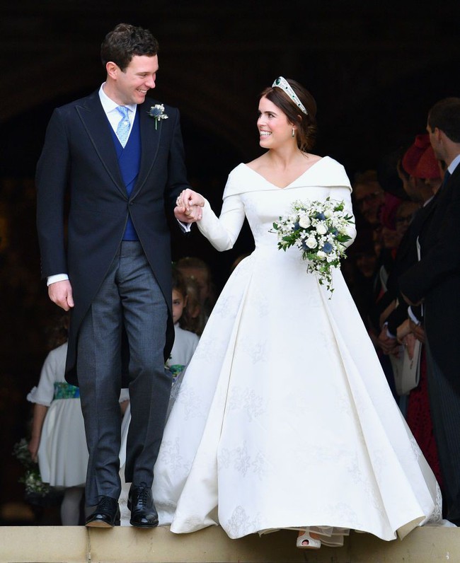 11 chiếc váy cưới đình đám nhất năm 2018: chiếc khoét lưng để khoe sẹo của cô dâu, chiếc đơn giản mà sang trọng tột cùng - Ảnh 19.