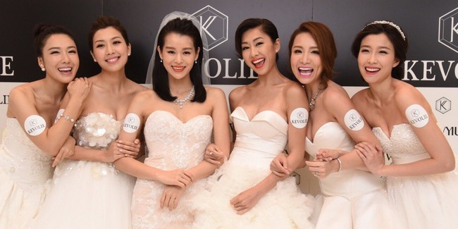 Hội tỷ muội thâm giao TVB: Hội bà 8 có Hồ Hạnh Nhi hạnh phúc viên mãn, Thất tỷ muội có Xa Thi Mạn quyền lực nhất nhì showbiz - Ảnh 6. Hội tỷ muội thâm giao TVB: Hội bà 8 có Hồ Hạnh Nhi hạnh phúc viên mãn, Thất tỷ muội có Xa Thi Mạn quyền lực nhất nhì showbiz - Ảnh 6.