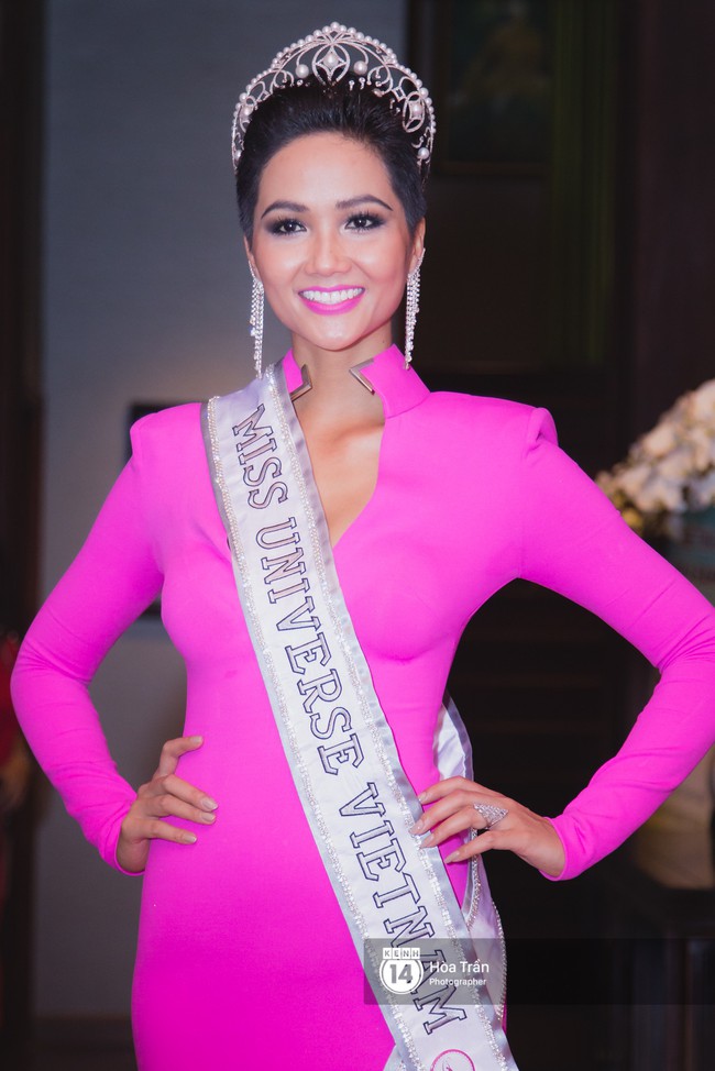 HHen Niê chính thức lựa chọn Bánh mì là trang phục dân tộc mang đến Miss Universe 2018 - Ảnh 6.