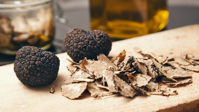 Truffle - loại nấm đắt nhất thế giới được mệnh danh là kim cương đen của nền ẩm thực: 140 triệu/kg - Ảnh 7.