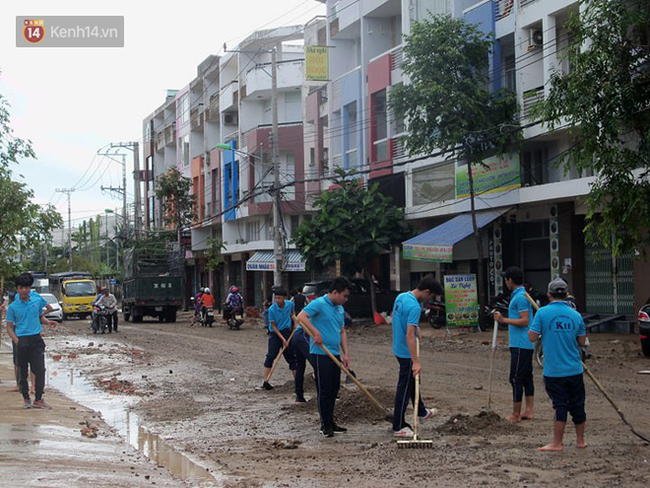 Hơn 270.000 học sinh ở Khánh Hòa được nghỉ học để ứng phó với bão số 9 - Ảnh 2.