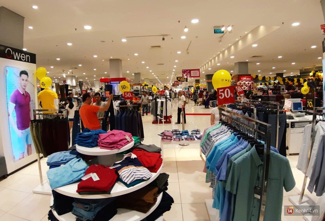 Tránh cảnh giành giật, người dân Hà Nội và Sài Gòn đã đổ xô săn hàng giảm giá trước ngày Black Friday - Ảnh 16. Tránh cảnh giành giật, người dân Hà Nội và Sài Gòn đã đổ xô săn hàng giảm giá trước ngày Black Friday - Ảnh 16.