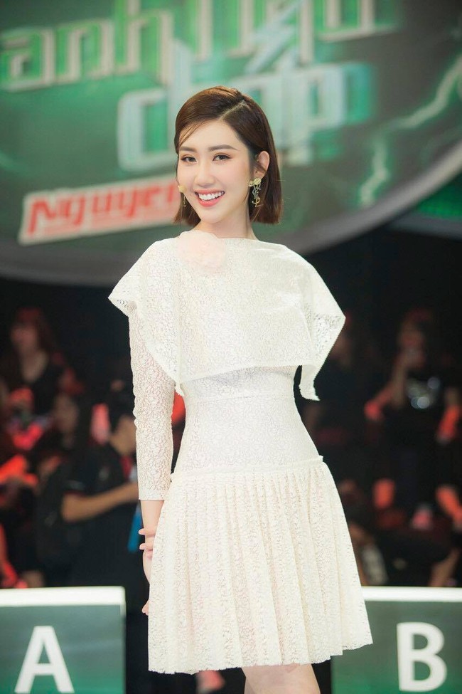 Hân Hoa hậu Thúy Ngân lần đầu đọ sắc Angela Phương Trinh trên truyền hình - Ảnh 3.