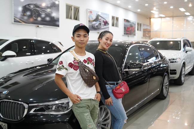 Lỡ đăng ảnh dìm hàng vợ, Phan Hiển mạnh tay chi tiền tỷ mua siêu xe tặng Khánh Thi để chuộc lỗi - Ảnh 3.
