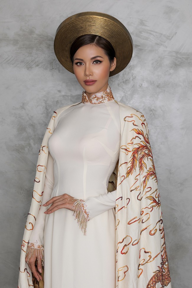 Giữa ồn ào HHen Niê bị chê bai, Minh Tú bất ngờ tung áo dài tuyệt đẹp để thi Hoa hậu Siêu quốc gia - Ảnh 1.