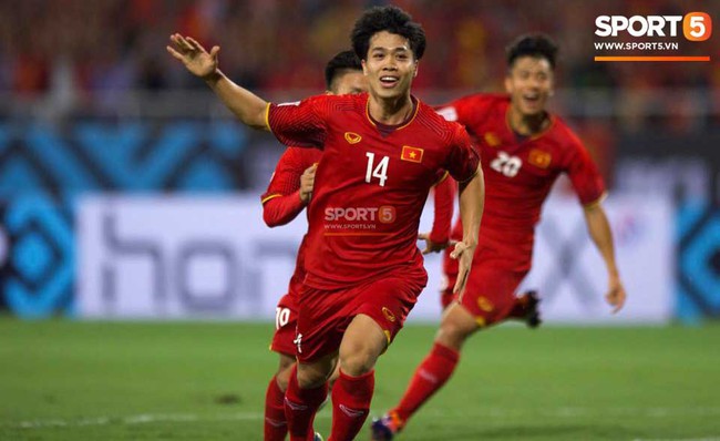Việt Nam 3-0 Campuchia: Thầy trò HLV Park Hang-seo vào bán kết với ngôi nhất bảng - Ảnh 1.