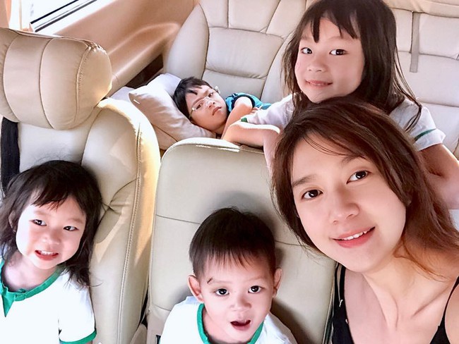 Lý Hải vắng nhà, Minh Hà than một mình chăm 4 con mệt đến mức muốn bất tỉnh nhân sự - Ảnh 1. Lý Hải vắng nhà, Minh Hà than một mình chăm 4 con mệt đến mức muốn bất tỉnh nhân sự - Ảnh 1.