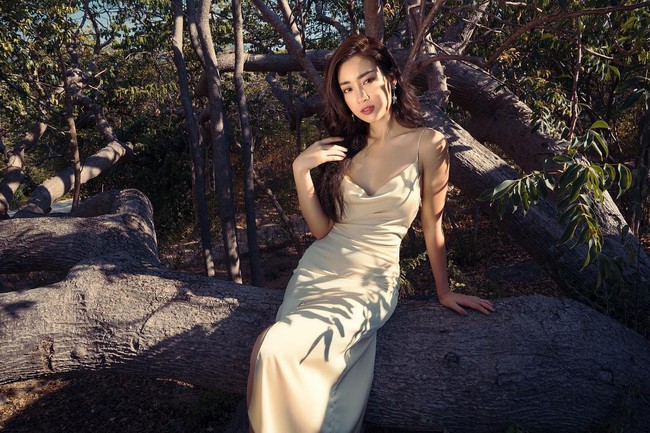 Khi sao nữ Việt cùng diện đầm trễ nải: Người sexy “ná thở”, người lộ ngay thân hình gầy đét - Ảnh 1. Khi sao nữ Việt cùng diện đầm trễ nải: Người sexy “ná thở”, người lộ ngay thân hình gầy đét - Ảnh 1.