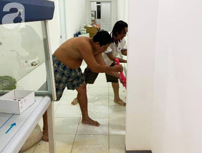 Hình ảnh cảm động trong bão: Bệnh viện thành sông, điều dưỡng và bác sĩ Sài Gòn lội nước cứu chữa bệnh nhân - Ảnh 9.