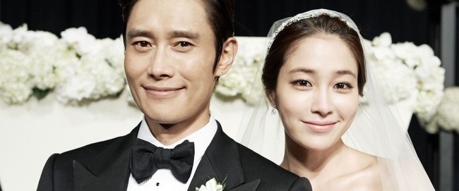 Dù vụ ngoại tình của Lee Byung Hun liên tục bị đào mộ, Lee Min Jung vẫn tự hào về cuộc hôn nhân hoàn hảo - Ảnh 7.
