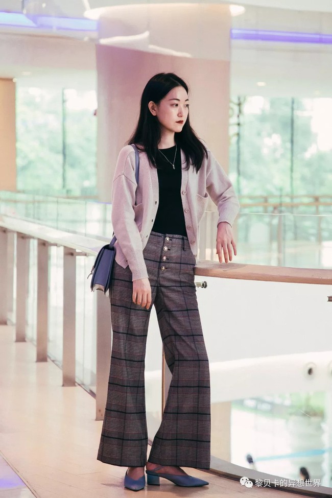 Chỉ 1 chiếc cardigan đã có ngay 14 set đồ mặc kiểu gì cũng đẹp để bạn diện trong mùa lạnh này - Ảnh 10. Chỉ 1 chiếc cardigan đã có ngay 14 set đồ mặc kiểu gì cũng đẹp để bạn diện trong mùa lạnh này - Ảnh 10.