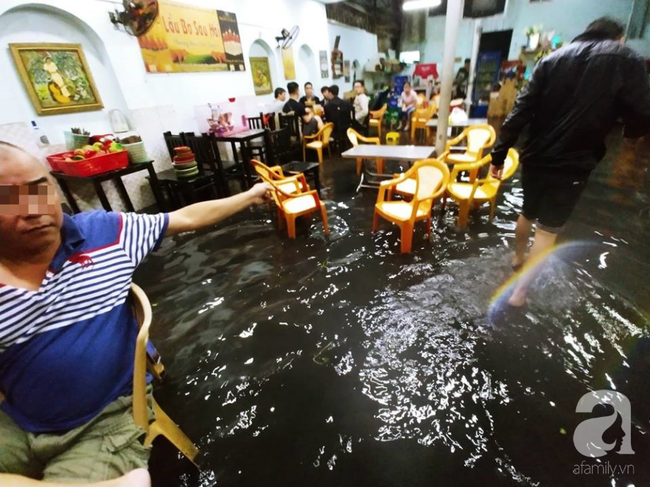 Bão qua nhưng người dân TP.HCM đừng vội mừng: Bệnh tay chân miệng, đau mắt đỏ, sốt xuất huyết đang chực chờ kéo đến - Ảnh 4. Bão qua nhưng người dân TP.HCM đừng vội mừng: Bệnh tay chân miệng, đau mắt đỏ, sốt xuất huyết đang chực chờ kéo đến - Ảnh 4.