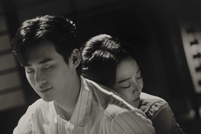 Điều gì khiến khán giả nên xem bộ phim mới đẫm nước mắt của Lee Jong Suk? - Ảnh 2.