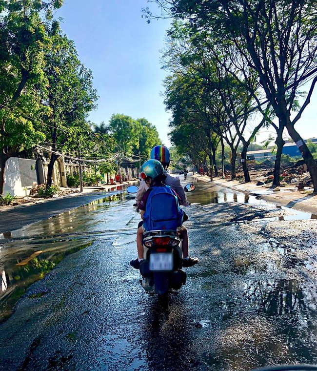 Một lần nữa hình ảnh “bình dân” của 3 mẹ con nữ Diva giàu có Hồng Nhung lại trở thành tâm điểm gây chú ý - Ảnh 2.