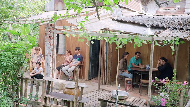 Gạo nếp gạo tẻ: Kiệt lo lắng cho Hân, cứng họng khi bị Phúc chất vấn Sao anh để yên cho chị ta ôm mình? - Ảnh 1. Gạo nếp gạo tẻ: Kiệt lo lắng cho Hân, cứng họng khi bị Phúc chất vấn Sao anh để yên cho chị ta ôm mình? - Ảnh 1.