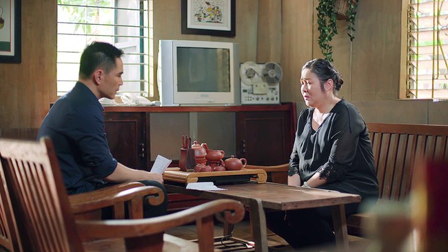 Gạo nếp gạo tẻ: Kiệt lo lắng cho Hân, cứng họng khi bị Phúc chất vấn Sao anh để yên cho chị ta ôm mình? - Ảnh 2. Gạo nếp gạo tẻ: Kiệt lo lắng cho Hân, cứng họng khi bị Phúc chất vấn Sao anh để yên cho chị ta ôm mình? - Ảnh 2.