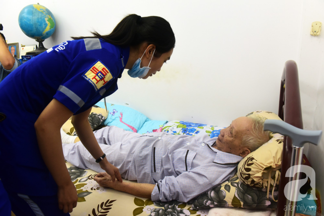 Bác sĩ Sài Gòn chạy xe luồn lách hẻm nhỏ cứu người phụ nữ 37 tuổi, mang thai lần 4 bị xuất huyết lâm nguy - Ảnh 3.