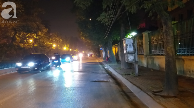 Gái mại dâm vẫy chuyển sang đi xe máy chào mời trên nhiều tuyến phố bị Hà Nội liệt kê vào danh sách đen - Ảnh 2.