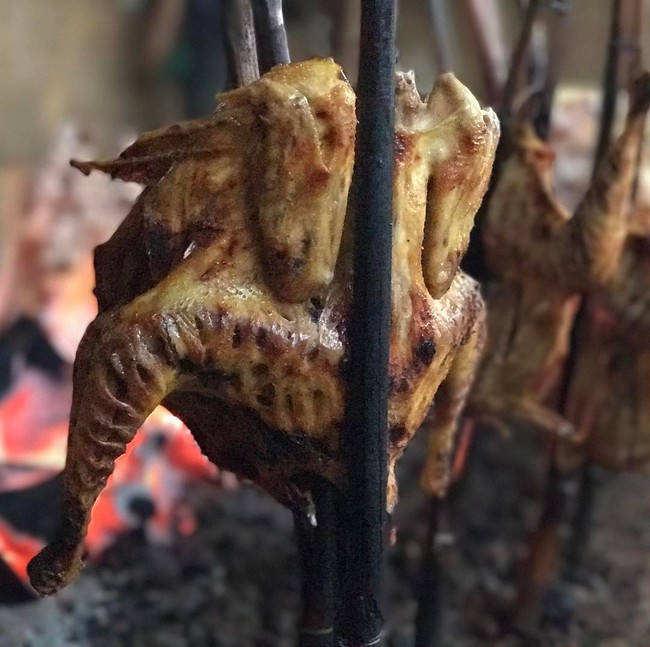 3 món gà nướng cách làm độc lạ, ăn ngon miễn bàn của Việt Nam, 1 món xuất hiện trong phim Đất rừng phương Nam - Ảnh 3.