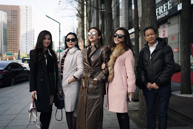 Nhà Huyền Baby khoe ảnh du lịch Hàn Quốc mà cứ tưởng dàn mẫu dự Fashion Week - Ảnh 2.
