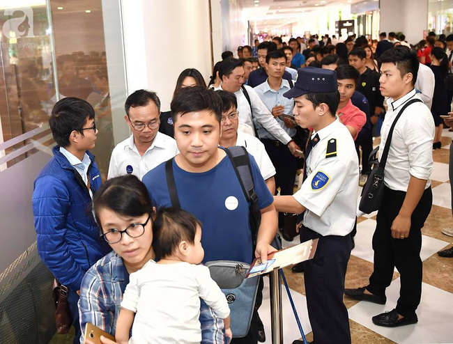 Hà Nội: Hàng ngàn dân công sở cùng các cặp vợ chồng trẻ ùn ùn đổ về xem căn hộ mẫu của VinCity  - Ảnh 8.