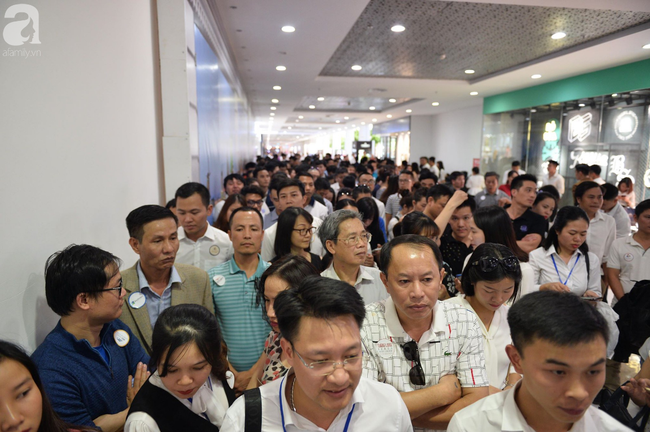 Hà Nội: Hàng ngàn dân công sở cùng các cặp vợ chồng trẻ ùn ùn đổ về xem căn hộ mẫu của VinCity  - Ảnh 13.