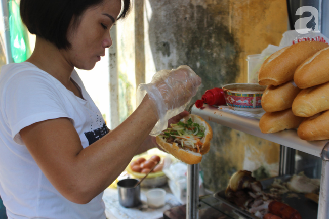 Quán bánh mì truyền thống hơn 20 năm tuổi, không tên tuổi nhưng vẫn khiến biết bao người Hà Nội say đắm - Ảnh 3.