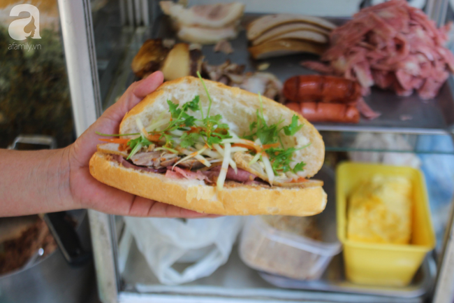 Quán bánh mì truyền thống hơn 20 năm tuổi, không tên tuổi nhưng vẫn khiến biết bao người Hà Nội say đắm - Ảnh 5.