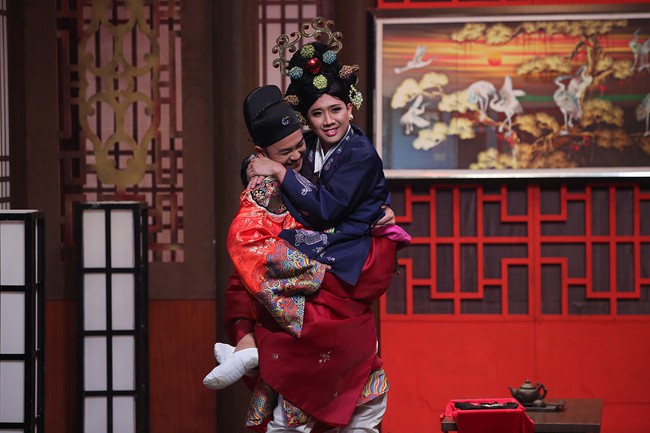 Sau khi cưới Nhã Phương, Trường Giang từ chối đóng vai ôm ấp các người đẹp showbiz - Ảnh 4. Sau khi cưới Nhã Phương, Trường Giang từ chối đóng vai ôm ấp các người đẹp showbiz - Ảnh 4.