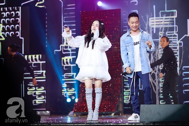 Không chỉ còn là hình ảnh trên MV, Chi Pu “đốt mắt” khán giả khi trình diễn ca khúc 16+ trên sân khấu - Ảnh 19.