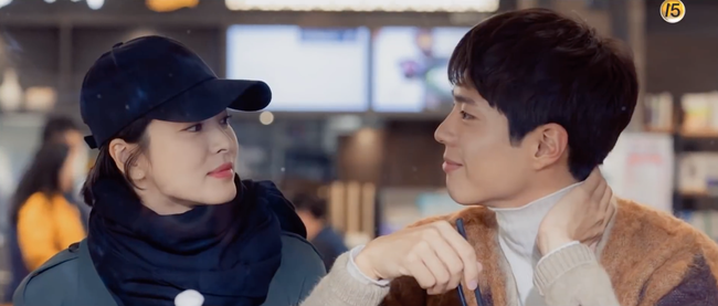 Ngồi ăn mỳ cùng nhau cũng bị chụp lén, Song Hye Kyo - Park Bo Gum khốn đốn vì mối quan hệ bí mật - Ảnh 3.