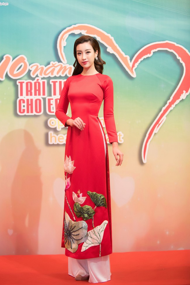 Hoa hậu Đỗ Mỹ Linh ngày càng mảnh mai khó tin, diện áo dài đỏ rực khi làm đại sứ - Ảnh 1.