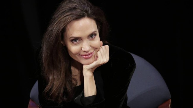 Sau hơn 2 năm là người dưng, Angelina Jolie và Brad Pitt sẽ chính thức mặt đối mặt tại tòa án - Ảnh 2. Sau hơn 2 năm là người dưng, Angelina Jolie và Brad Pitt sẽ chính thức mặt đối mặt tại tòa án - Ảnh 2.