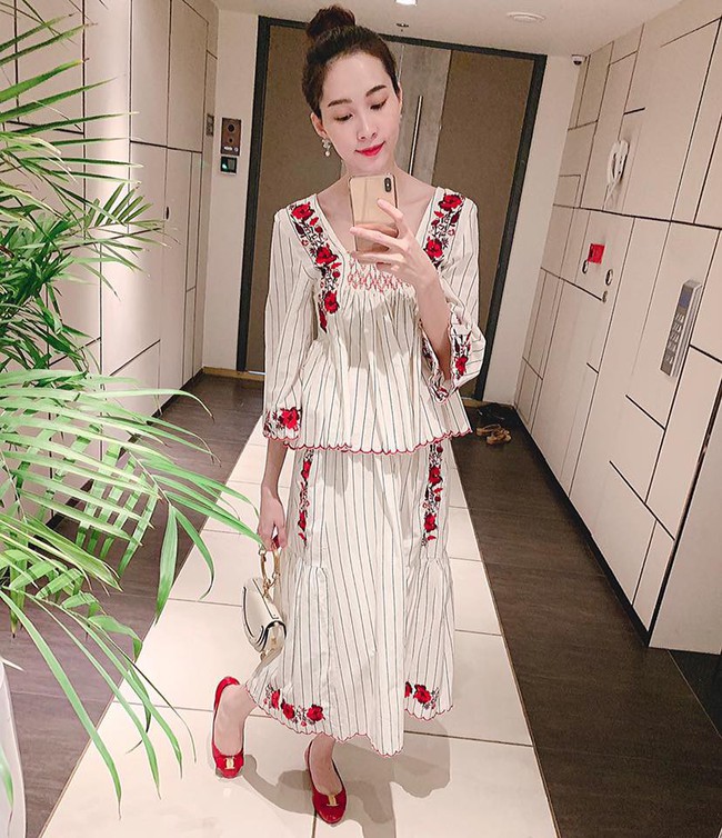 Vẫn góc selfie quen thuộc, gái một con Đặng Thu Thảo lại khiến fan bấn loạn vì ngoại hình nữ sinh - Ảnh 1. Vẫn góc selfie quen thuộc, gái một con Đặng Thu Thảo lại khiến fan bấn loạn vì ngoại hình nữ sinh - Ảnh 1.