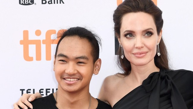 Cảm xúc của Angelina Jolie khi người con trai đầu tiên sắp rời xa vòng tay của mẹ - Ảnh 1.