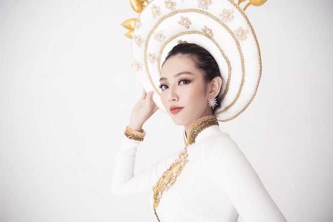 Bất ngờ lọt Top 8 nổi bật tại Miss International 2018, Nguyễn Thúc Thùy Tiên hé lộ quốc phục cực lộng lẫy - Ảnh 6.