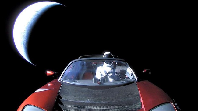 Còn nhớ chiếc xe mui trần mà Elon Musk đã gửi vào vũ trụ chứ - Giờ nó đâu rồi nhỉ? - Ảnh 1.