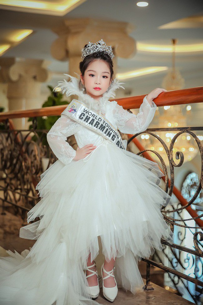 Với nhan sắc và thần thái đầy tự tin, mẫu nhí 6 tuổi người Hải Phòng vừa đăng quang Hoa hậu nhí Á Âu 2018 - Ảnh 1.
