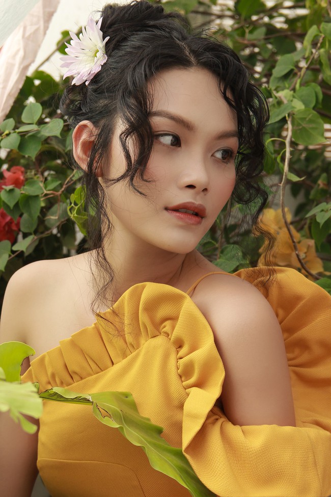 Khoe nét xuân thì rực rỡ, Thanh Tú khẳng định: Tôi kiếm tiền lo cho gia đình nhưng không đánh đổi! - Ảnh 8. Khoe nét xuân thì rực rỡ, Thanh Tú khẳng định: Tôi kiếm tiền lo cho gia đình nhưng không đánh đổi! - Ảnh 8.