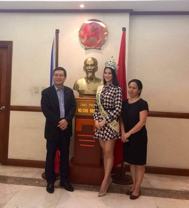 Hoa hậu Trái đất Nguyễn Phương Khánh chia sẻ niềm vinh dự khi đến thăm Đại sứ quán Việt Nam tại Philippines - Ảnh 1.
