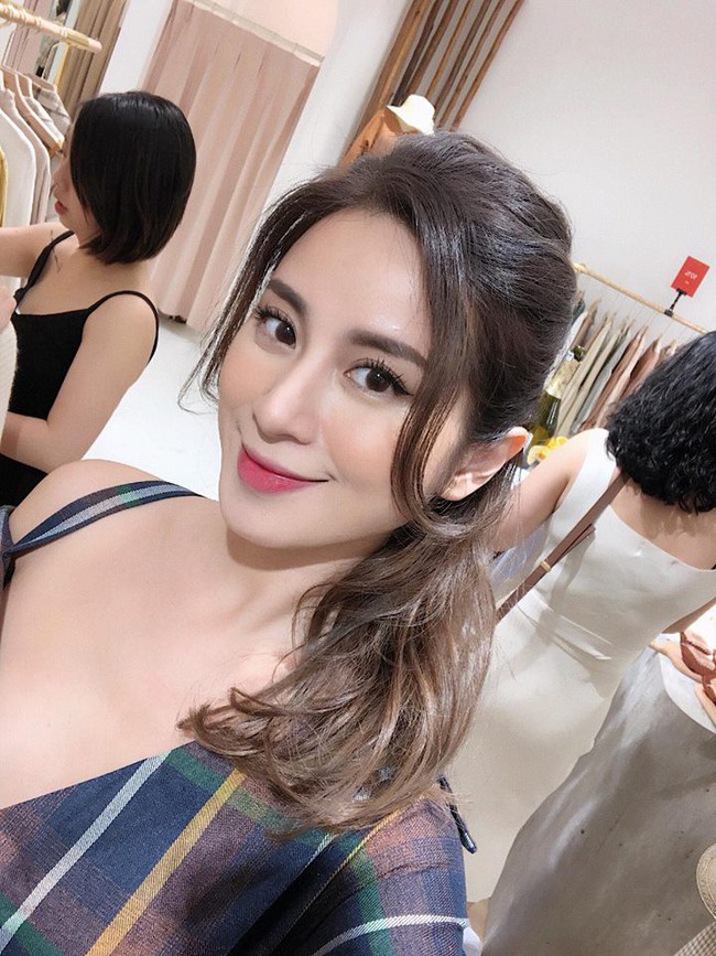 5 hot mom đình đám dù đẻ nhiều con vẫn son trẻ quyến rũ, vợ đại gia kim cương cũng lọt danh sách này - Ảnh 39. 5 hot mom đình đám dù đẻ nhiều con vẫn son trẻ quyến rũ, vợ đại gia kim cương cũng lọt danh sách này - Ảnh 39.